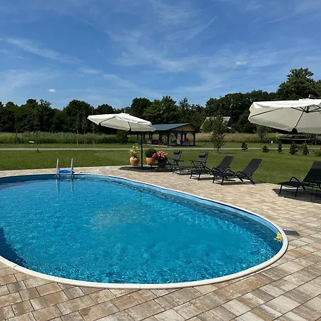 Pokoje Goscinne Kameralnie, Basen Z Podgrzewana Woda, Sniadania W Cenie בית אירוח *