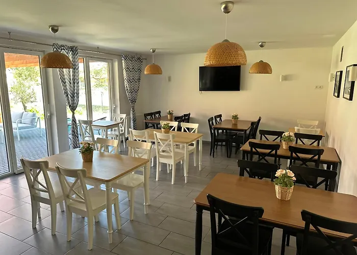 Pokoje Goscinne Kameralnie, Basen Z Podgrzewana Woda *