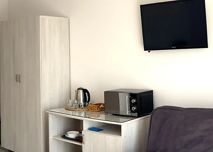 Pokoje Goscinne Kameralnie, Basen Z Podgrzewana Woda Δωμάτια σε οικογενειακή κατοικία Jantar